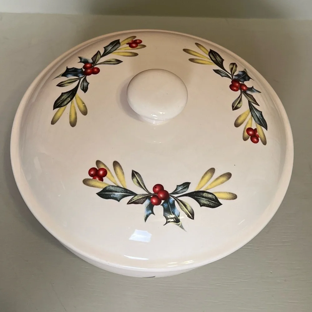 Lennox Holiday/Winter Bluebird Covered Casserole Dish. Classic style with lid ❤️
